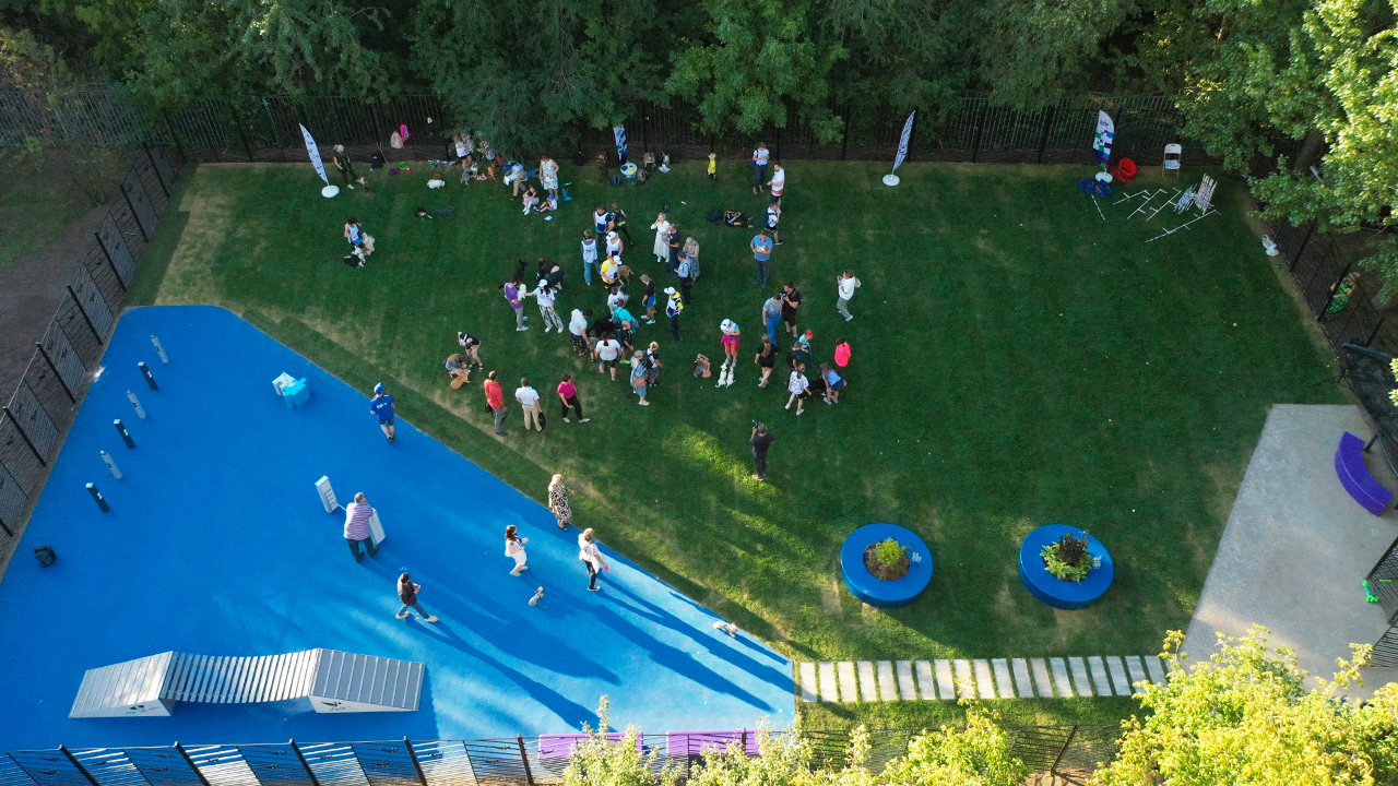 Площадка для выгула собак на Братеевской улице (ЮАО, Братеево)