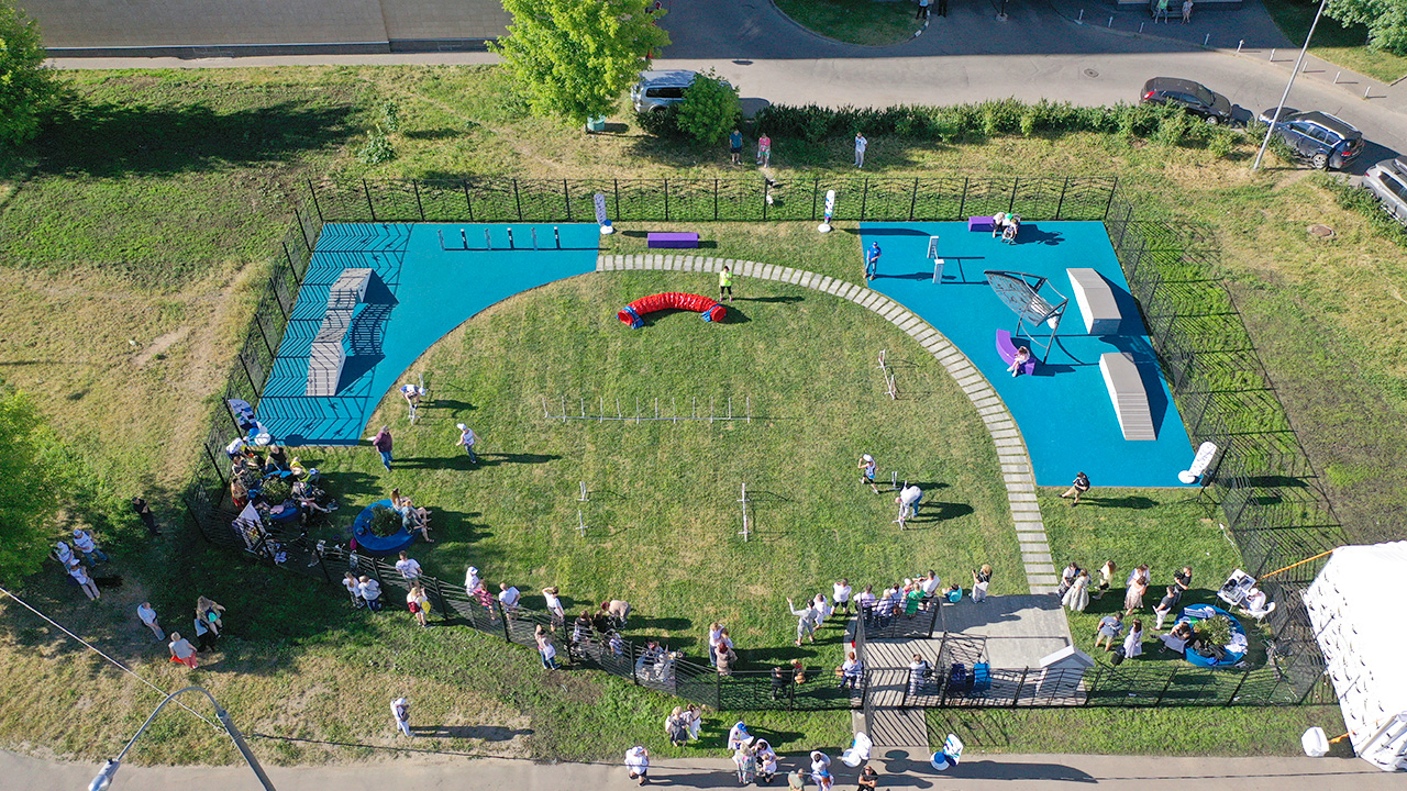 Площадка для выгула собак на Большой Марфинской улице (СВАО, Марфино)