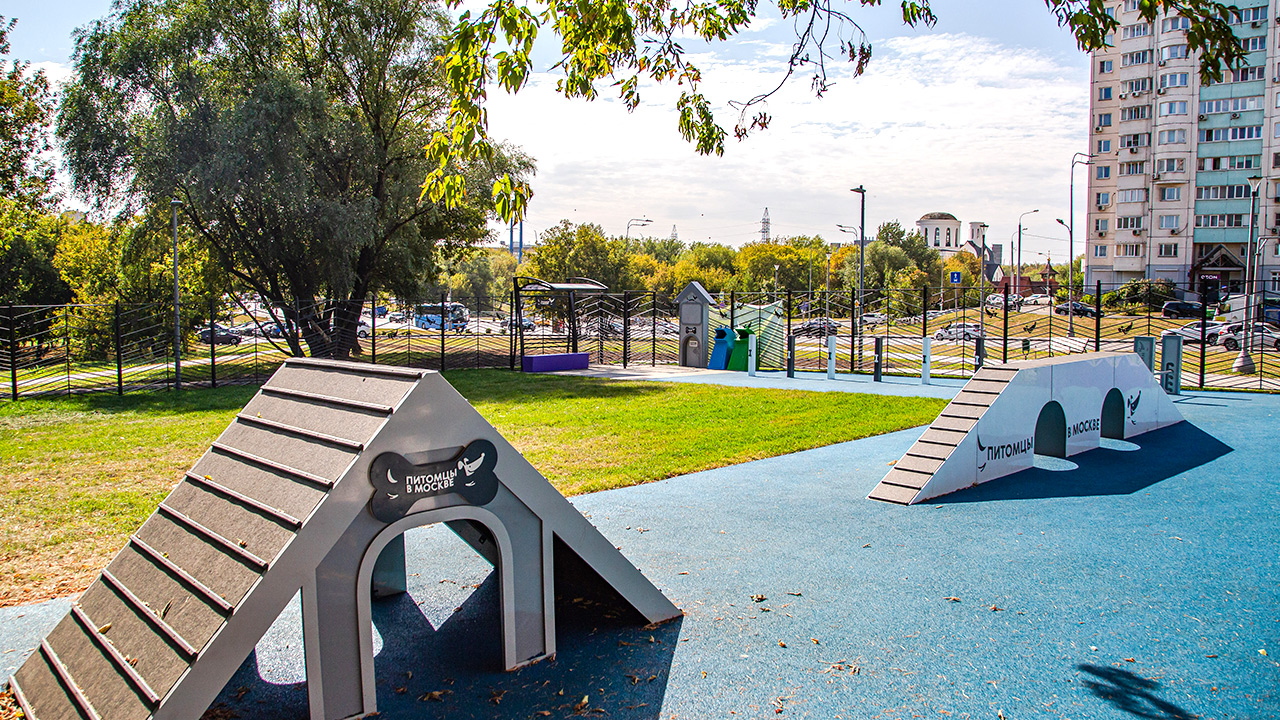 Площадка для выгула собак на улице Москворечье (ЮАО, Москворечье-Сабурово)